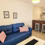 Sea Breeze By Helloapartments אל מדאנו
